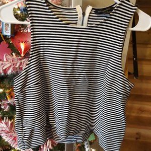 BANANA REPUBLIC BLACK AND WHITE TANK